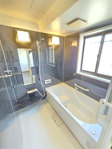 太田市新田村田町　中古住宅の浴室|ユニットバスはクリーニング済み。広々1坪サイズです。