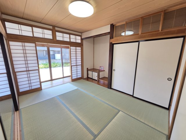 太田市新田村田町　中古住宅の和室|西側6帖和室です