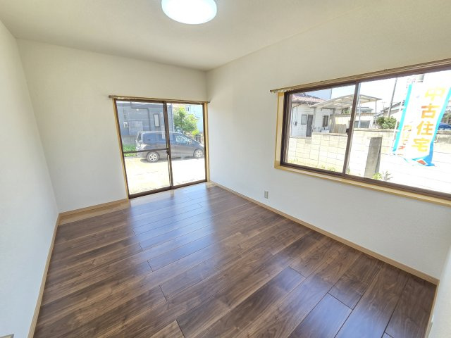 太田市新田村田町　中古住宅の洋室|西側洋室です