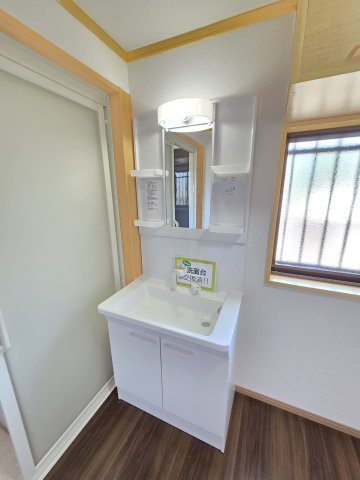 太田市新田村田町　中古住宅の独立洗面台|新品の洗面化粧台です