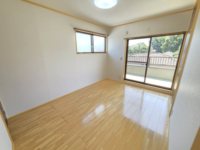 太田市新田村田町　中古住宅の洋室|2階東側洋室です