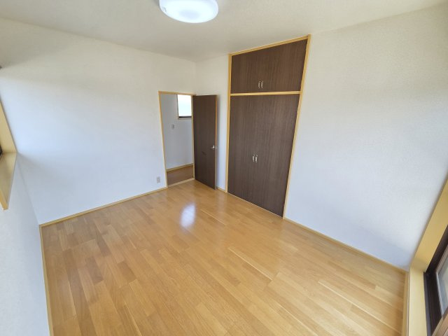 太田市新田村田町　中古住宅の洋室|2階西側洋室です