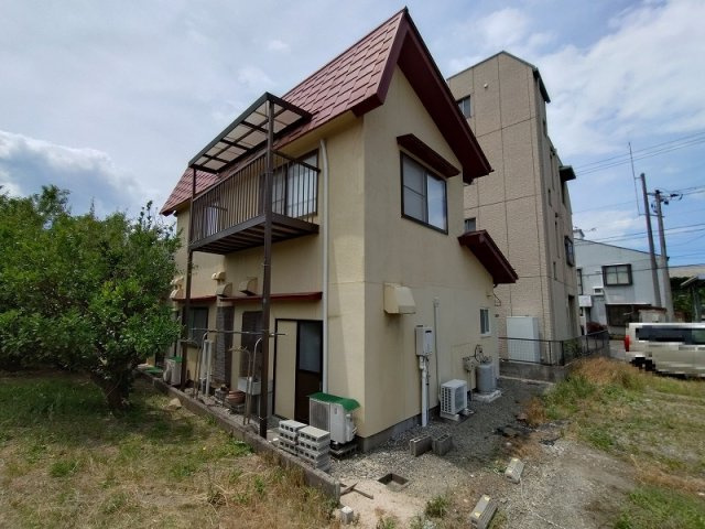 ■□米子市目久美町中古戸建□■の外観|建物後ろ側になります。
バルコニーも設置されております。