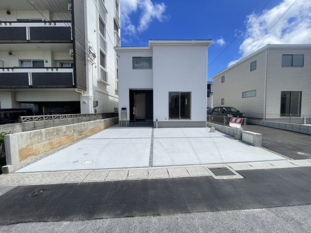 与那原町与那原（全4棟）1号棟の外観|1号棟　並列駐車3台完備♪