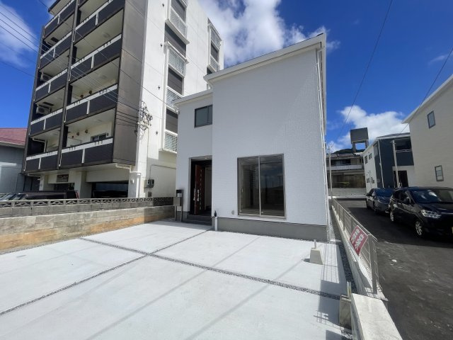 与那原町与那原（全4棟）1号棟の外観|1号棟　並列駐車3台完備♪
