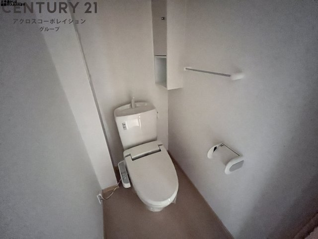 温水洗浄便座付きのトイレです♪