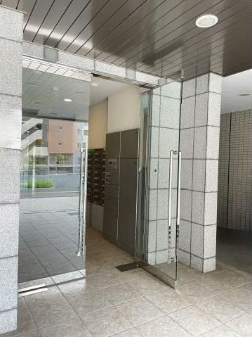 スカイコートヌーベル入谷のエントランス