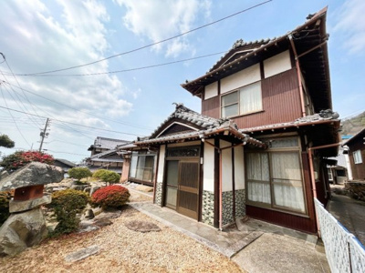 【外観】 | 呉市倉橋町大向　戸建 | 呉市倉橋町大向　バス停徒歩1分（コミュニティバス）　趣のある日本家屋　