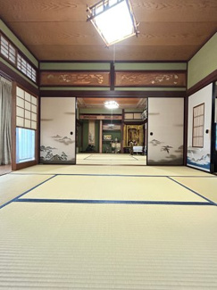【和室】 | 呉市倉橋町大向　戸建 | 和室を繋げると大広間に大人数を招くことも可能です　