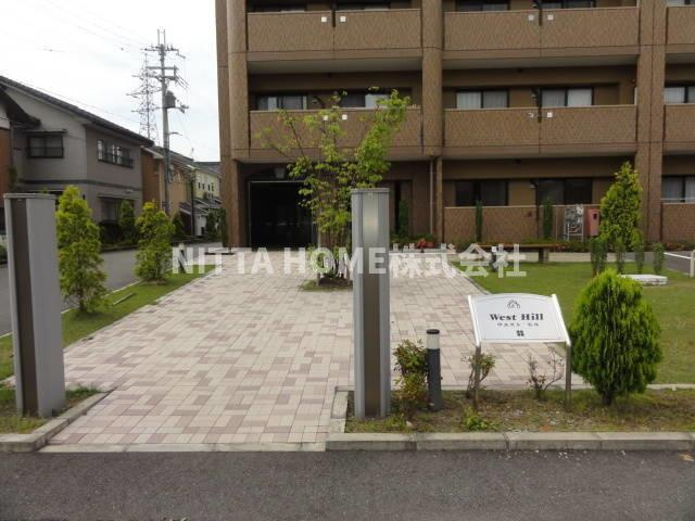 ウエスト　ヒル　（Ｗｅｓｔ　Ｈｉｌｌ）のエントランス|整備されたきれいなエントランス♪