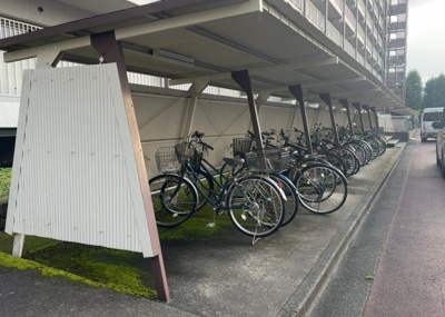 【駐輪場】 | 八王子狭間住宅１号棟 | マンションの駐輪場は、事前に空きがあるか確認を取ると安心です。せっかく入居したのに駐輪スペースがない！なんてことになったら大変ですよね。そこで、内見時や購入前にはまず事前に確認しておくと良いでしょう。