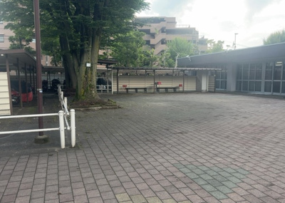 【庭】 | 八王子狭間住宅１号棟 | 物件によっては、入居者が個人的に使用できる専用庭がついているものもあります。また、住宅の中にある土間の部分を庭と呼ぶこともあります。庭の用途は住む人によって変わり、それによってデザインもさまざまです。