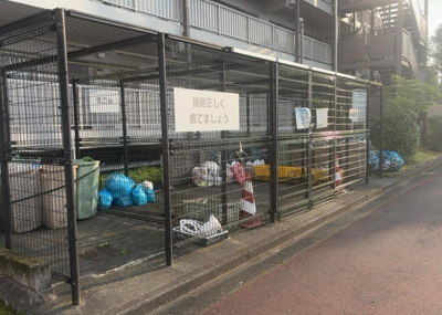 【設備】 | 八王子狭間住宅１号棟 | 共有部分は、住民なら誰もが使える設備のこと。例えば駐車場やエレベーター、インターネット設備、セキュリティ設備などがあります。他にも、マンションの廊下・外部階段やエントランス・ゴミ置き場などがあります。
