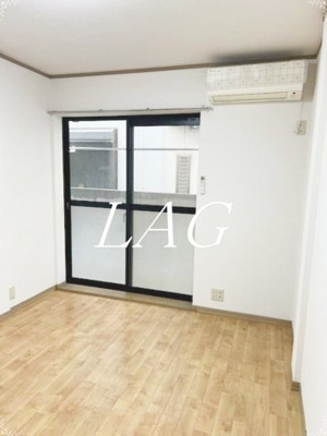 【居間・リビング】 | パインヴィラⅢ | 洋室のお部屋です。
