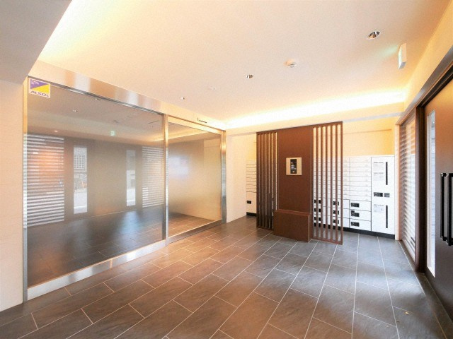 大阪市東淀川区小松１丁目の賃貸マンションのロビー