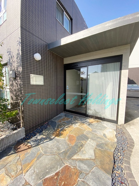藤沢市弥勒寺３丁目の賃貸マンションのエントランス
