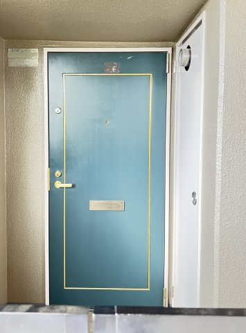 サントゥール八木２階の玄関