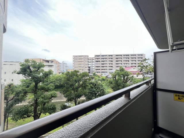 サントゥール八木２階のバルコニー