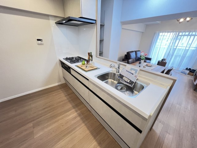サントゥール八木２階のキッチン|対面式システムキッチン