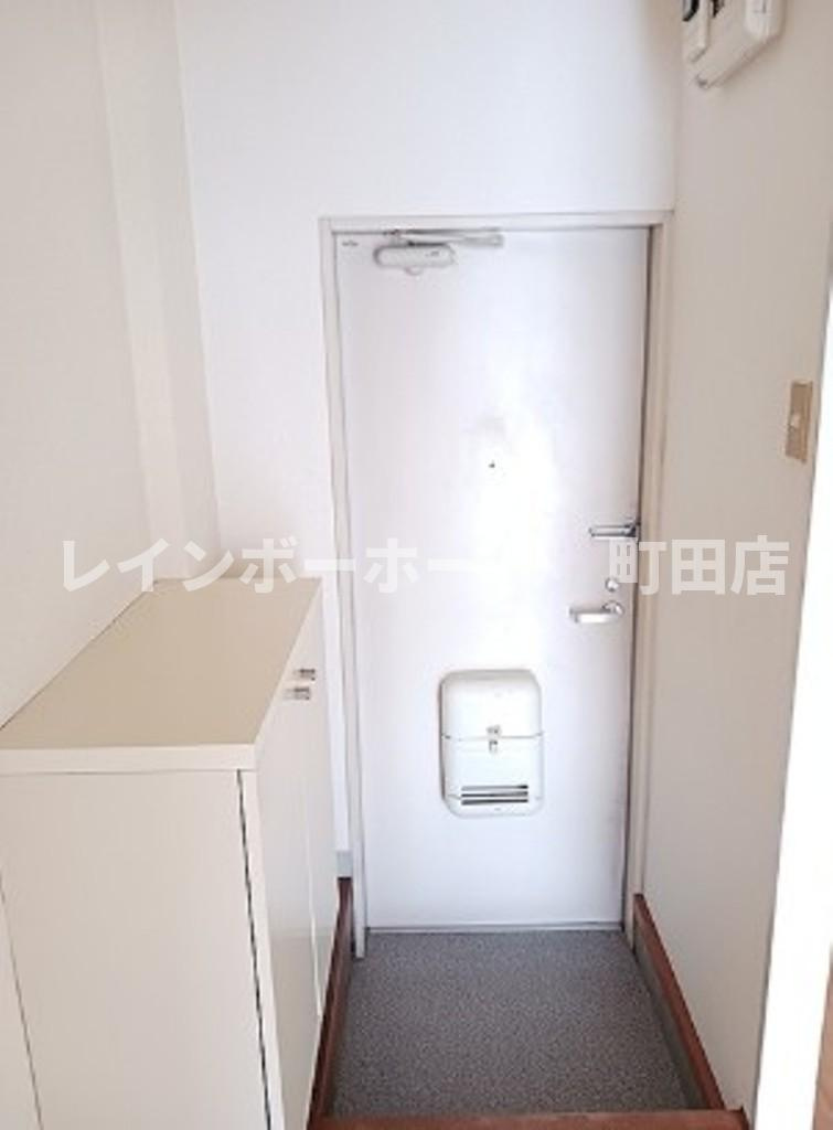 カームヒルズＫ※初期費用分割あと払いサービス利用可能物件の玄関