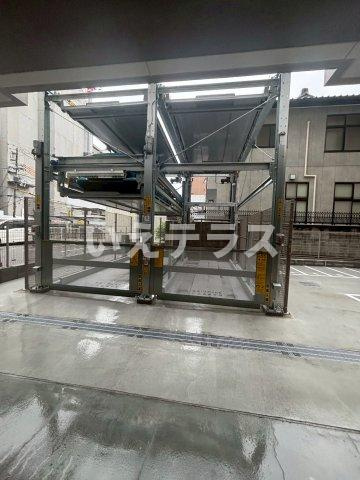 プレリスNEO神戸湊川公園ヴェルトの駐車場