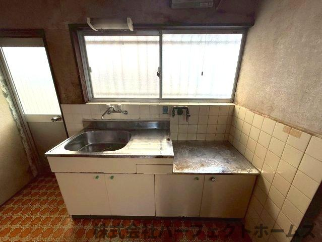 東船橋2丁目テラスハウスのキッチン|コンパクトなキッチンで掃除もラクラク