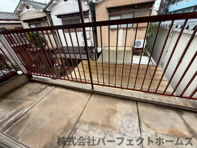 東船橋2丁目テラスハウスのバルコニー|お洗濯にも便利なバルコニー付き