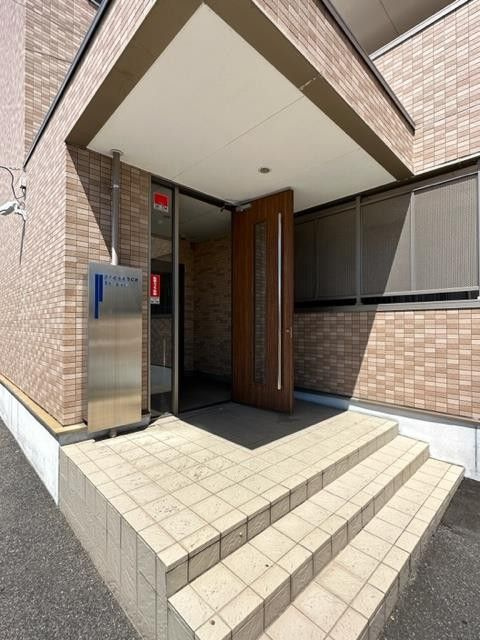 プレゼンス白石のエントランス