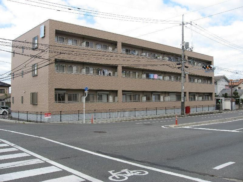 プレゼンス白石の駐車場
