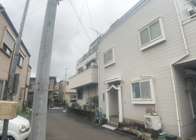 【展望】 | 桜や紅葉の名所に出かける人は多いと思いますが、家にいながら季節の移ろいを感じる生活を送りませんか？リビングや窓から見える景色が生活を彩るワンポイントに！現地から見える景色を堪能してみては如何でしょう。