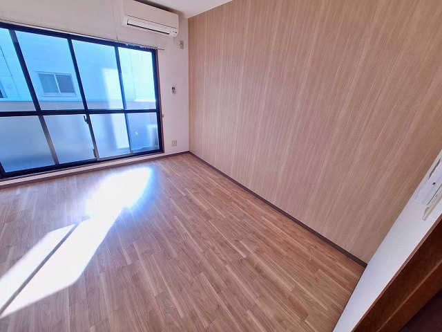 岡山市北区十日市西町の賃貸マンションの寝室