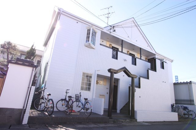 エクセルハイム西古松西町のエントランス
