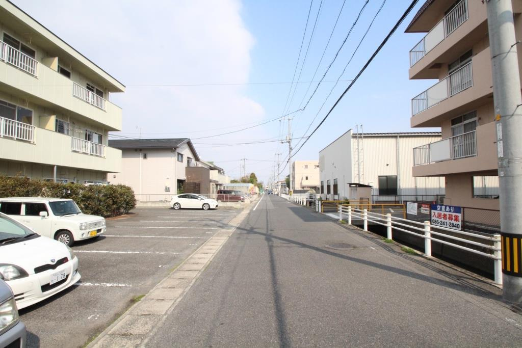 サクシード今の駐車場