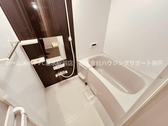 メゾンソレイユの浴室