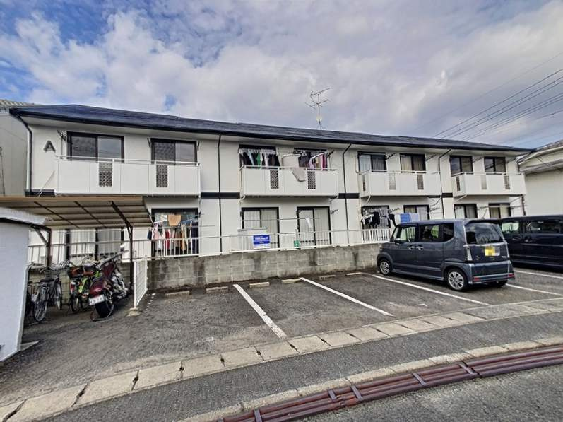 アネックス景山A棟の駐車場