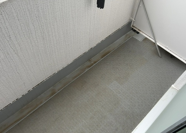【バルコニー】 | シャトレー町田ガーデン | バルコニーは、室外の専用スペースのうち、「屋根がなく開放された空間」であるものを指します。ベランダより広いタイプのものが多く、日当たりもよいため家庭菜園などを楽しみたい人にとって適した環境となります。