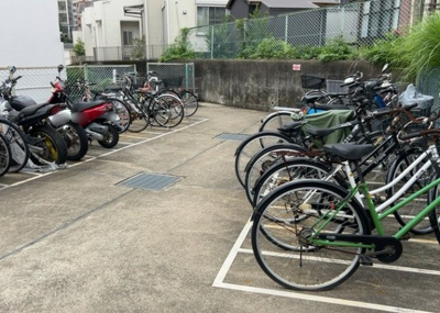 【駐輪場】 | シャトレー町田ガーデン | マンションの駐輪場は、事前に空きがあるか確認を取ると安心です。せっかく入居したのに駐輪スペースがない！なんてことになったら大変ですよね。そこで、内見時や購入前にはまず事前に確認しておくと良いでしょう。