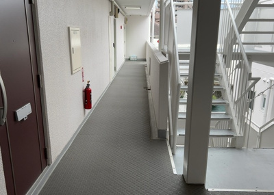 【その他共用部分】 | シャトレー町田ガーデン | 共有部分は、住民なら誰もが使える設備のこと。例えば駐車場やエレベーター、インターネット設備、セキュリティ設備などがあります。他にも、マンションの廊下・外部階段やエントランス・ゴミ置き場などがあります。