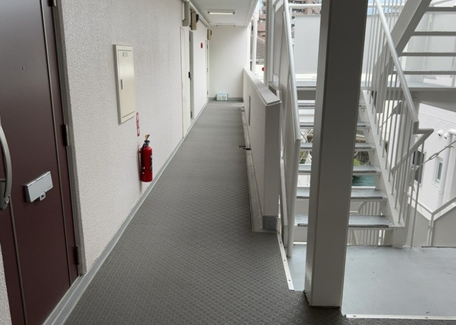 【その他共用部分】 | シャトレー町田ガーデン | 共有部分は、住民なら誰もが使える設備のこと。例えば駐車場やエレベーター、インターネット設備、セキュリティ設備などがあります。他にも、マンションの廊下・外部階段やエントランス・ゴミ置き場などがあります。