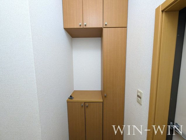 ロイヤル イーストの玄関