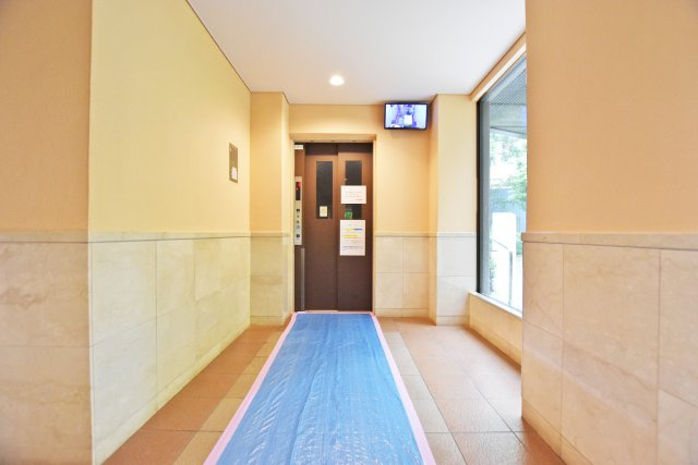 西宮マリナパークシティ桜のまち5番館のその他共用部分|共用部分。エレベーターです。