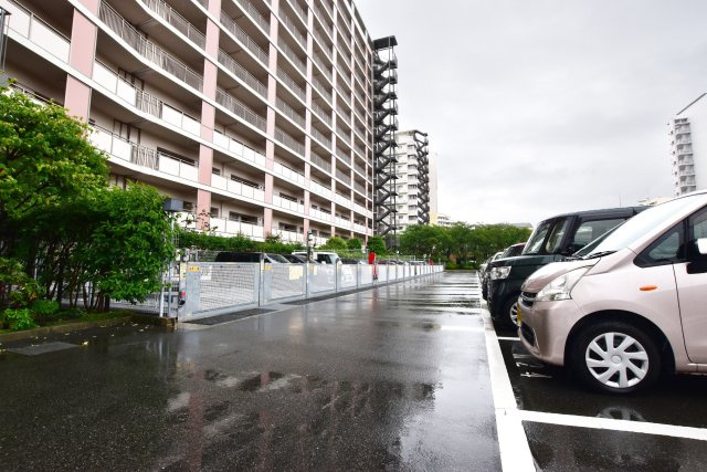 西宮マリナパークシティ桜のまち5番館の駐車場|共用部分。駐車場です。