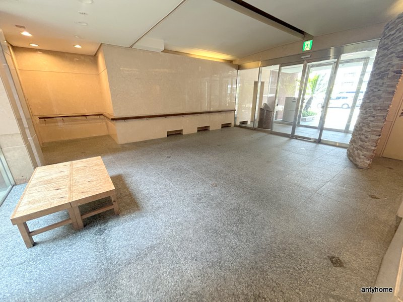 レヴェあけぼの荘　仲介手数料無料のロビー