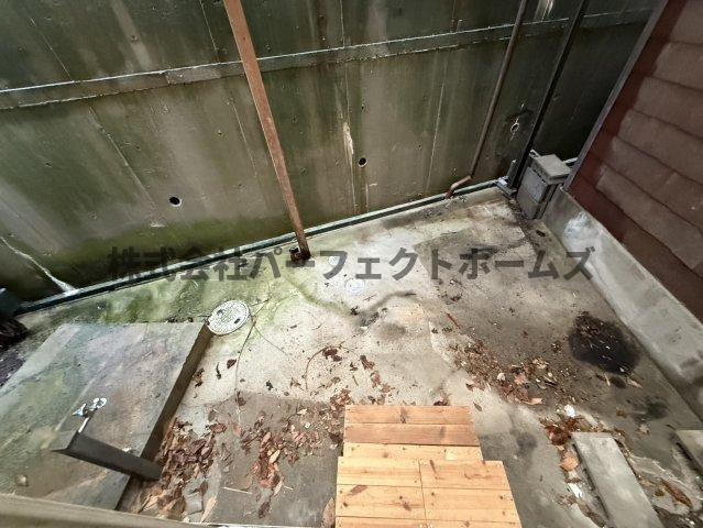 末広町戸建　賃貸のバルコニー|テラス付きです