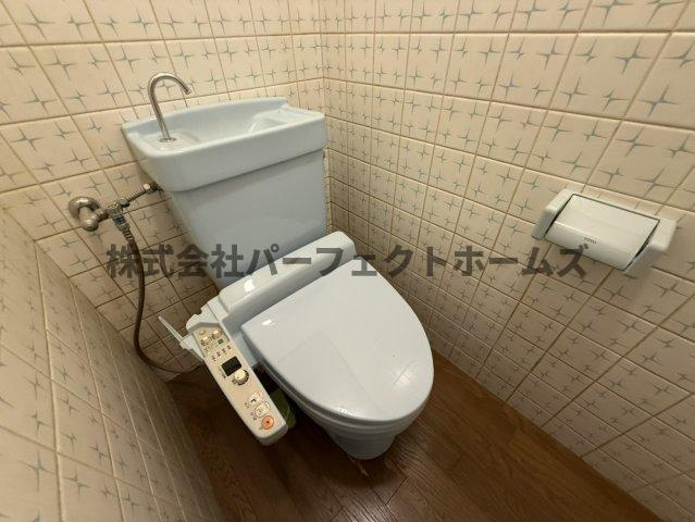 末広町戸建　賃貸のトイレ|落ち着いた色調のトイレです