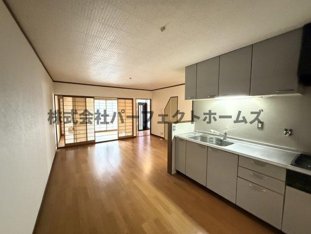 末広町戸建　賃貸の居間・リビング|ゆったり過ごせるリビングです