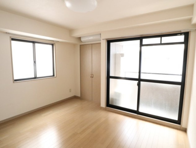【居間・リビング】 | 華報マンション | ※同建物ほかのお部屋の写真です。