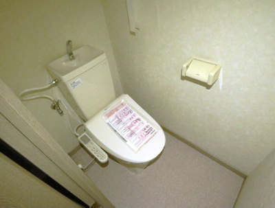 【トイレ】 | 華報マンション | ※同建物ほかのお部屋の写真です。