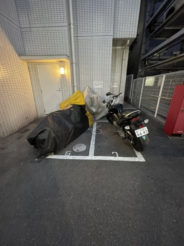 パークフラッツ金山　名古屋市賃貸　仲介手数料無料の駐車場