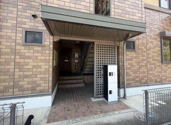グリーンヴィレッジあいC棟のエントランス